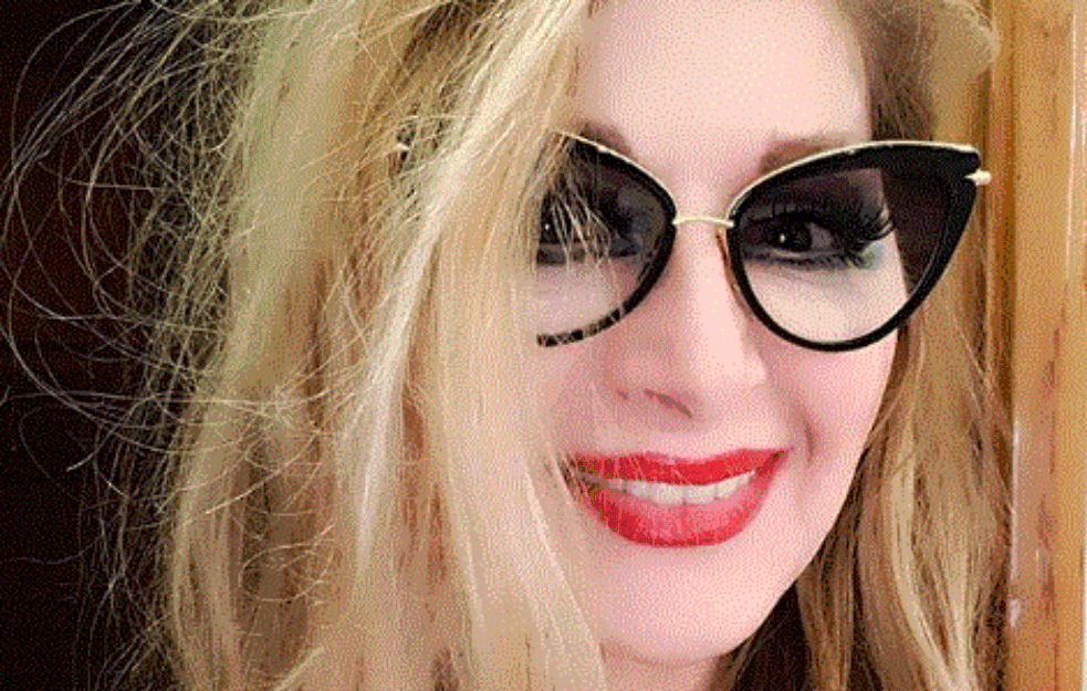 DANICA MAKSIMOVIĆ OBJAVILA PROVOKATIVNE FOTOGRAFIJE: Glumica POZIRALA U KADI i POKAZALA savršenu figuru iako ima 68. godina! (FOTO) 


